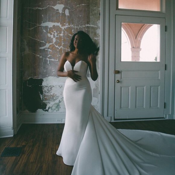 Wedding Dress - Picture 1 of 3